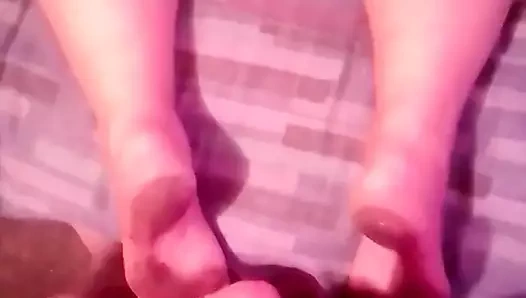 Kirli ayakla ayakla muamele ve vücut azdırma ve ayaklara boşalma