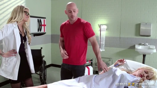 Doktor maceraları - Dr. Jessa Rhodes tüm yaygaranın ne olduğunu kendi başına görmek zorunda kaldı