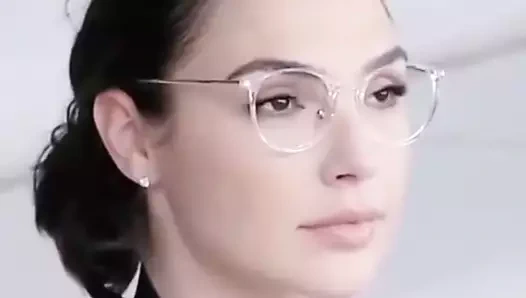 gal gadot seksi gözlük 2