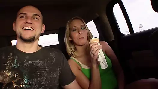 Seksi hatun kamera önünde harika seks yapıyor