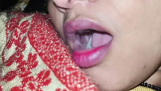 Hintli genç ve romantik üvey kız kardeş üvey erkek kardeşiyle ilk kez seks yapmanın tadını çıkarmak istedi