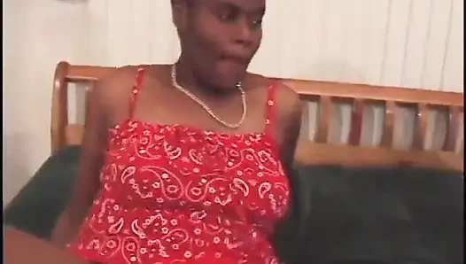 Zenci hatun sikilmeden önce beyaz yarak emiyor