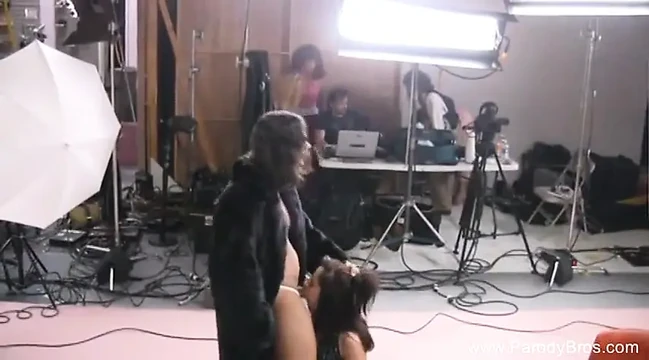 За камерой мира горячих крошок