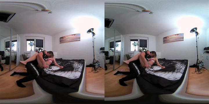 PureVR.site: Molly Smith, Cara Mella ve diğer ateşli yeni modellerin özel evi