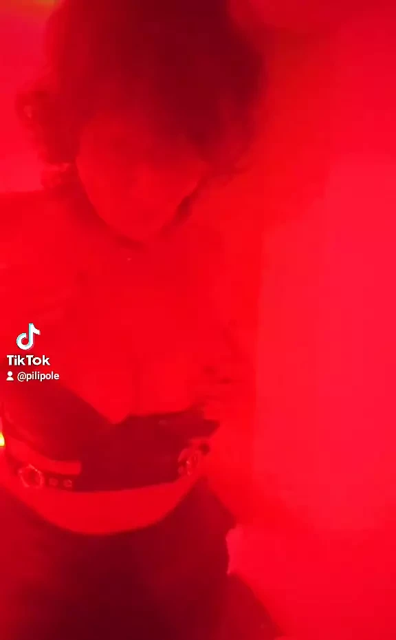 Kırmızı ışıkta dans