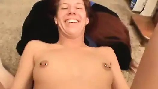 Seksi sürtük kız sevgilisi tarafından sert parmaklanıyor