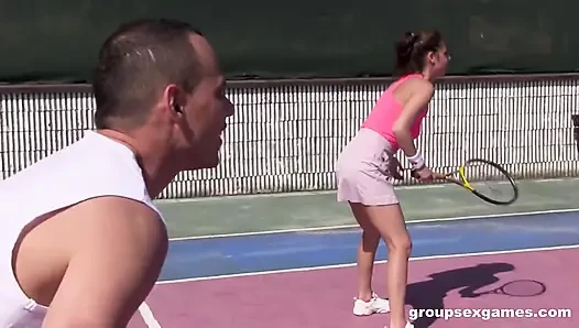Azgın karışık çifte tenis maçı