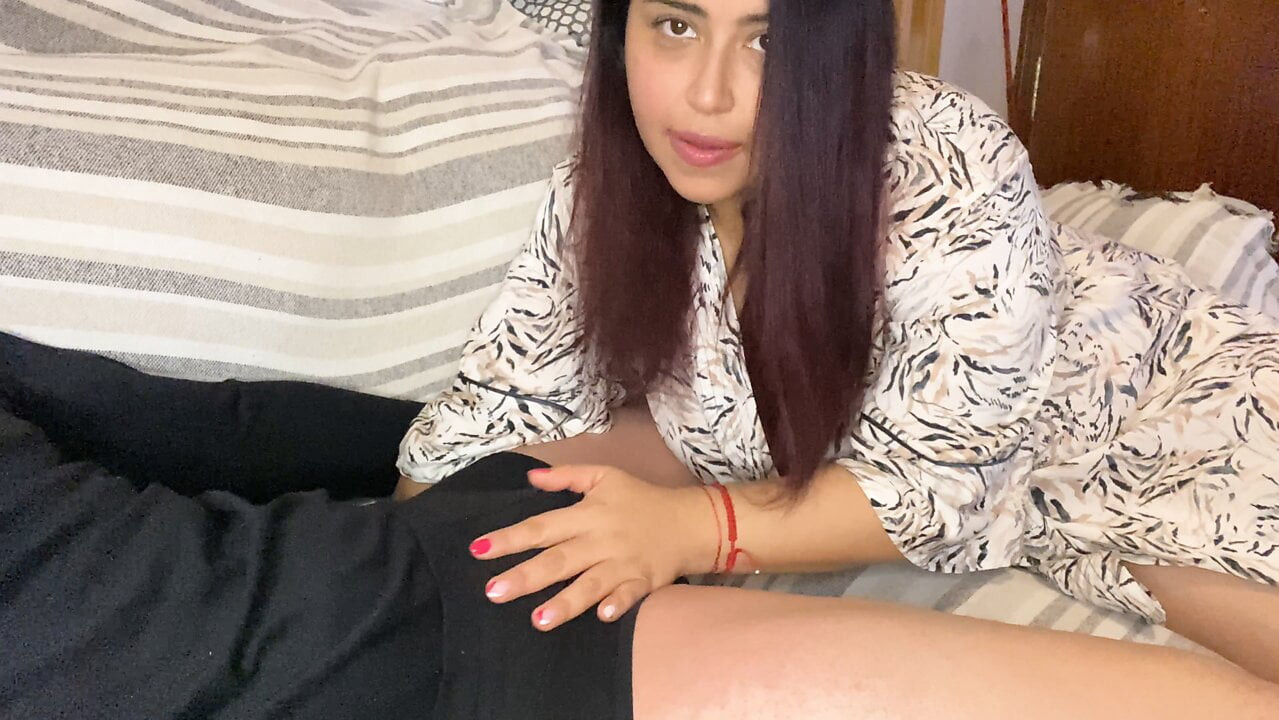 Kanepede sürtük üvey annenin en heyecan verici oral seks! 4k