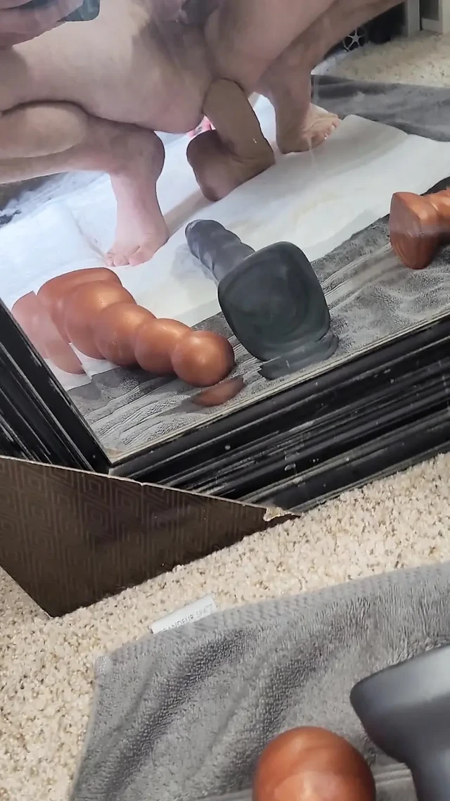 Ateşli boşalma büyük dildo