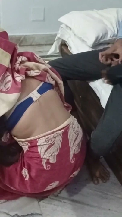 Kabita kamwali pochha yaparken sonunda patron tarafından götünden sikildi | Bölüm 1