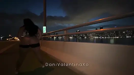 Jadynn Stone ile halka açık doğruluk mu cesaret mi