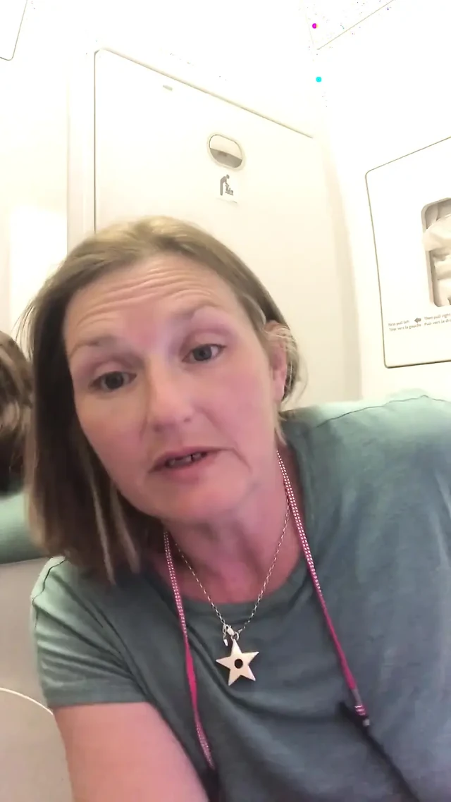 Dört Saat Boyunca Tuttuktan Sonra Uçakta Büyük Sidik!