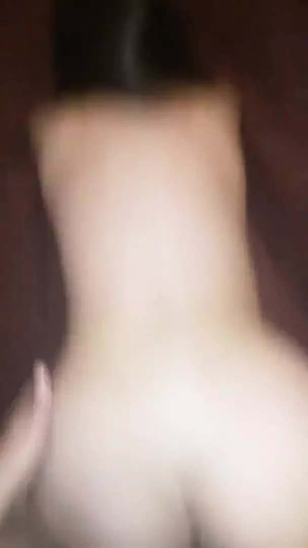 50 yaşındaki adam 21 yaşındaki kızı göt deliğinden sikiyor