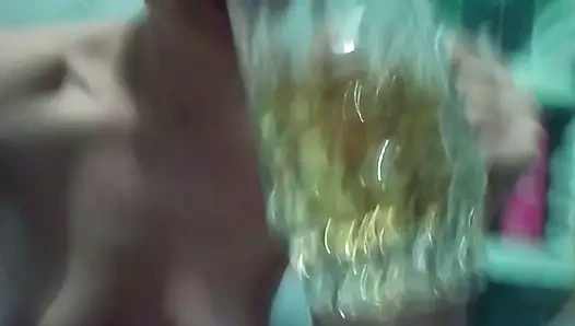 Fahişe olga marushchak idrar içiyor