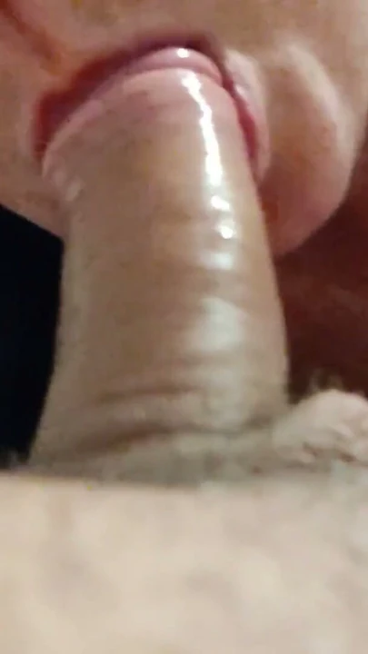 Ağzıma ve boğazıma boşalana kadar sikini emiyorum - POV Oral | Clip 1