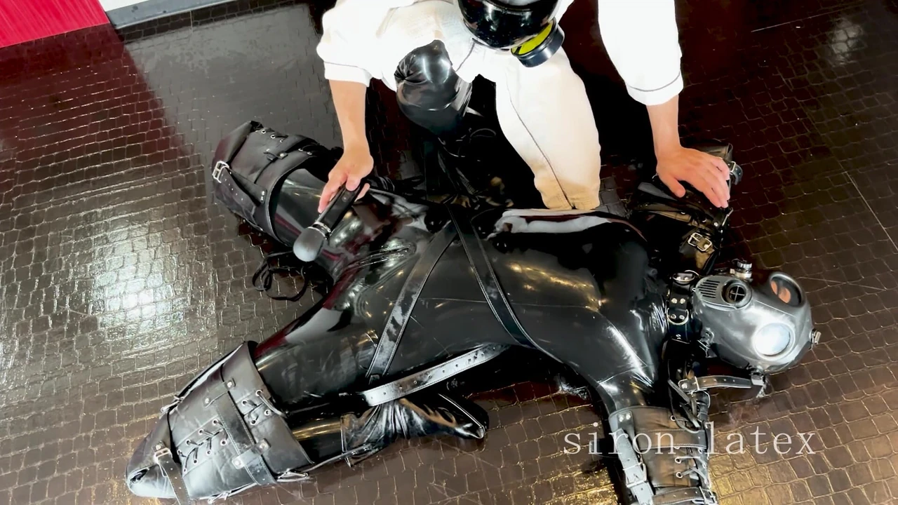 Играю с вашим симпатичным резиновым щенком