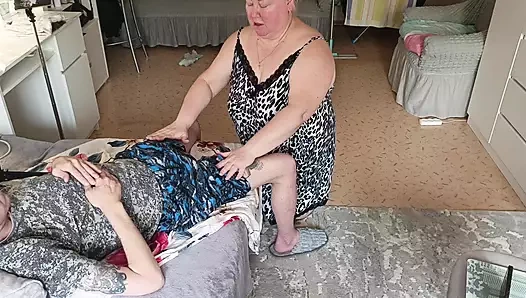 Komşu ben boşalana kadar nazikçe yarak emiyor