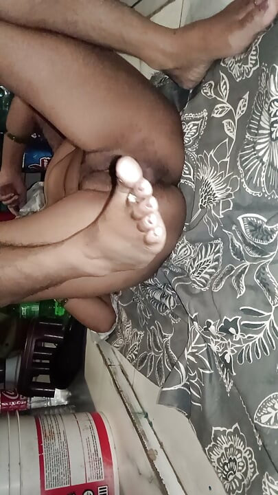Badi bahen ko choda condom se