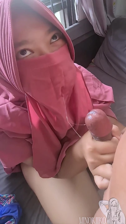 Asyalı peçeli kız döl boşaltmayı seviyor