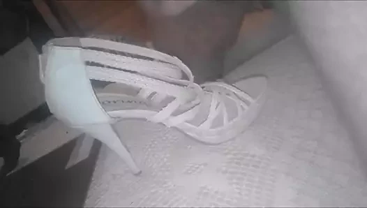 cum strappy heels