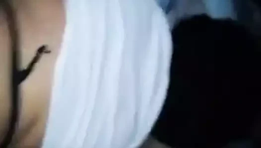 Pawg arkadan çekimlerden zevk alıyor ve inliyor