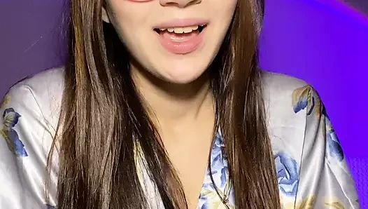 Sikişmeyi o kadar çok seviyor ki boşalana kadar yarağı yalnız bırakmayacak