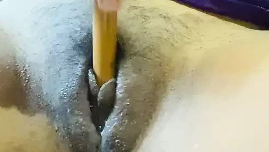 Genç desi kız sert amcık sikişinin tadını çıkarıyor