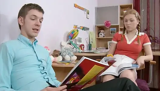 Не позволяй ее невинное лицо обмануть тебя, она маленькая шлюшка, и она будет делать все