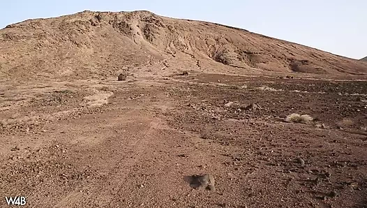 Maria'nın yalnız bir çölde ne yapabileceğini tahmin ediyorsun?