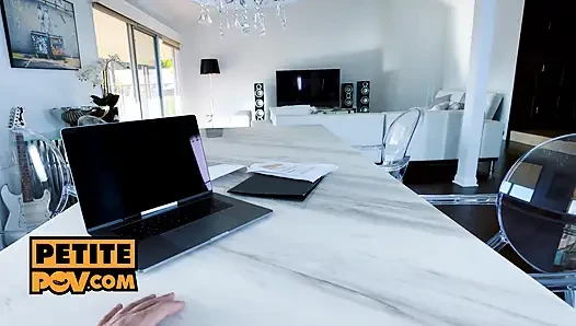 Ofis sürtüğü Maya Bijou stresi azaltmak için seni sikecek