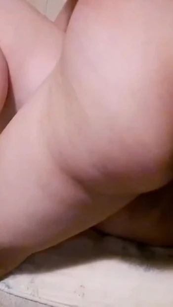 Обязательный для обмена момент из "Аренду в отеле, зрелая жена бьет своего незнакомца расширена"