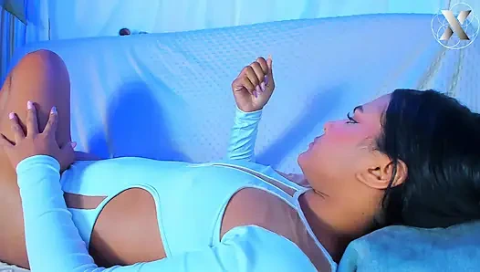 İlk lezbiyen karşılaşması: kız arkadaşım bana hızlı dille doğru vajina yemeyi öğretiyor