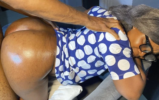 Güzel sahibenin iyi bir amcığı var