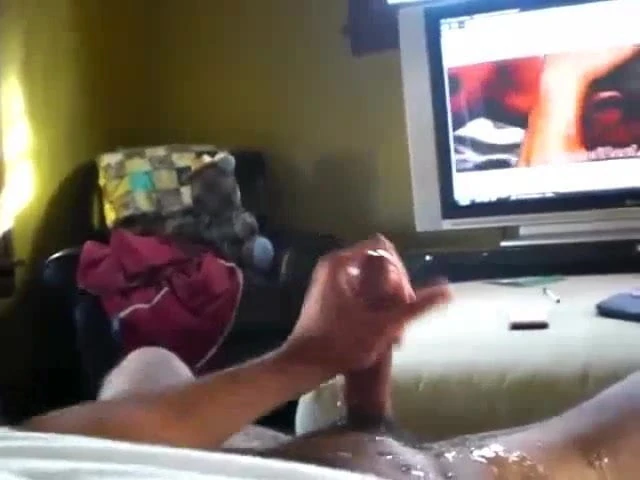 Big Dick Jerkin It To Gay Porn