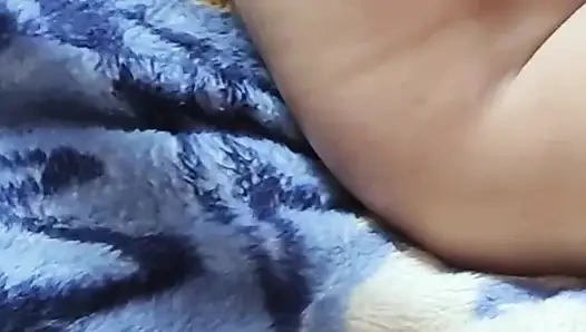 Yeni Faslı seks videosu kocasının evinde erkek arkadaşına kendini sundu.