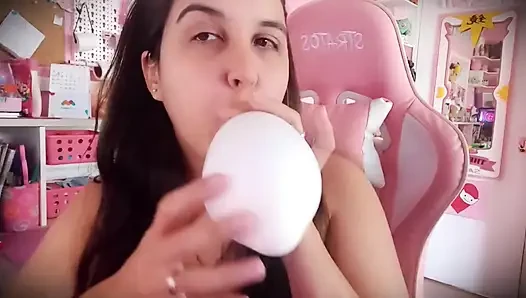 Kabarık yanaklar balon üfleme - tavşan delisi
