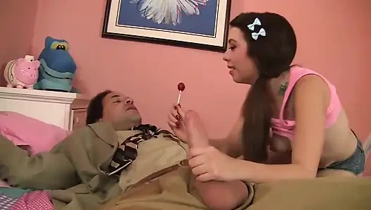 Üvey kızıma büyük yarağımla zevk veriyorum