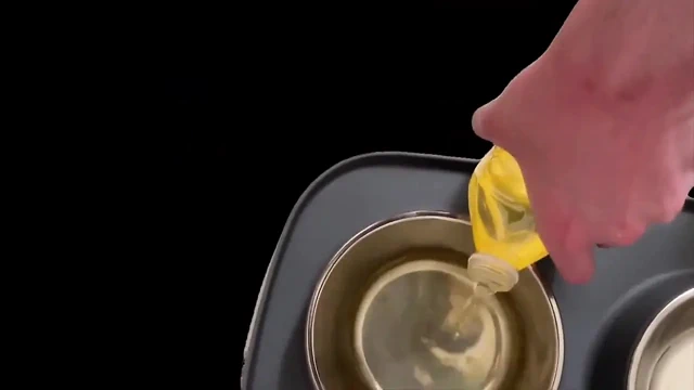 Heteroseksüel bir efendinin sidiğini içiyor