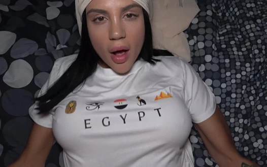 Azgın Mısırlı Üvey Kız Kardeşimi Erkek Arkadaşıyla Ayrıldıktan Sonra Sikiyorum