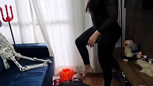 Dracula Kiffa Cadısını ısırmaya çalışıyor ama dersini aldı