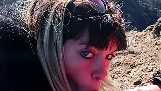 Halka açık görüş noktasında ve teleferikte şimdiye kadarki en riskli bj ve fuck