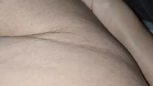 Üvey anne elle muamele için ereksiyon halindeki üvey oğlunun yarağına 31 çekiyor