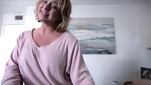 Kız arkadaşının ateşli annesini sikiyor - Brianna Beach - Alex Adams