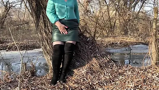 Olgun mastürbasyon yapan açık havada