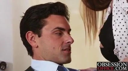 Ateşli alır o derin üzerinde the ofis masası