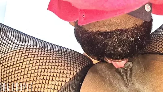 Kerala chechi seksi vücudunu gösteriyor