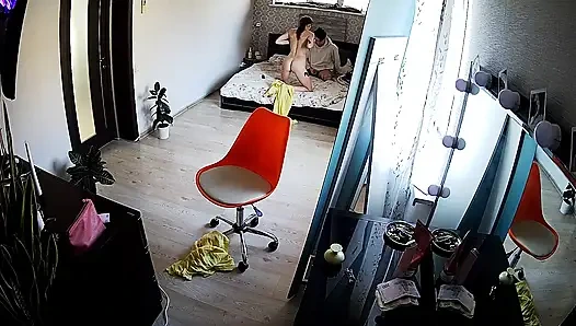 Kamila Danildo'ya azdırıyor ve yarağını emiyor