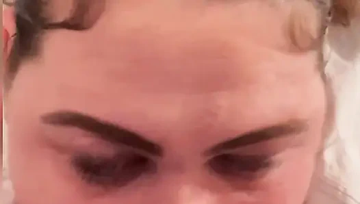 Üvey kız kardeşim beni emiyor eski sevgilim bana aptal fahişe demeye devam ediyor