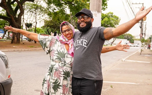 Şişman göbekli nine minibüsümde sert götten sikiliyor