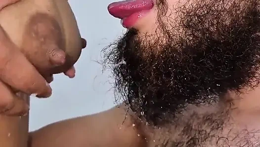 Onu evime film izlemeye davet ettim ve sonunda sütünü göğüslerinden çıkardım